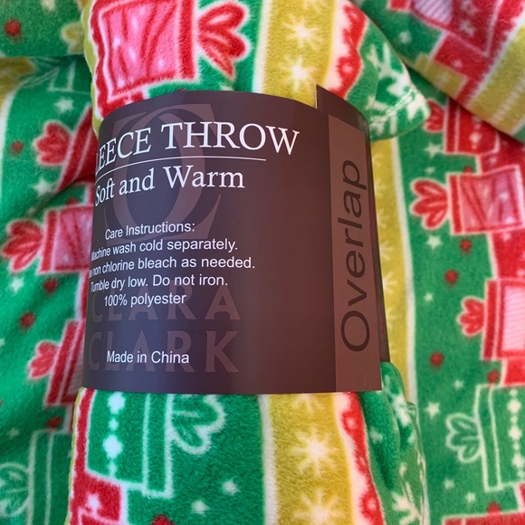New Clara Clark Fleece Throw - Holiday Gifts - Picture 4 of 4